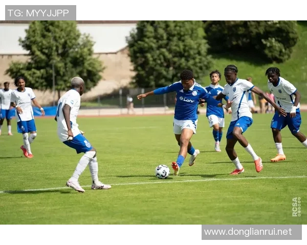 兰斯与史特拉斯堡比赛结果揭晓双方表现分析与精彩瞬间回顾