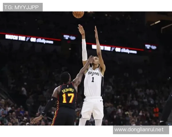 文班亚马新秀赛季表现抢眼场均20分10篮板3盖帽引领联盟