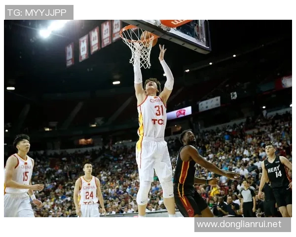 2019夏季联赛精彩对决中国队与雄鹿队的激烈碰撞与精彩瞬间回顾