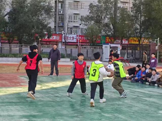 新葡萄娱乐网址郑州管城区外国语牧歌小学：以特色体育课程绘牧歌教育华章(图2)