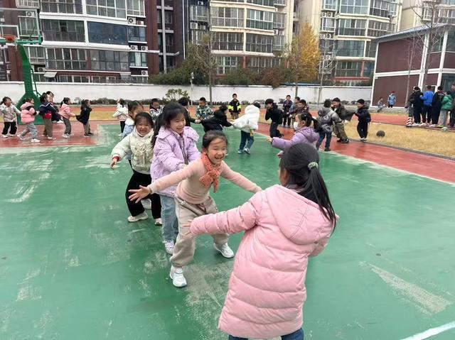 新葡萄娱乐网址郑州管城区外国语牧歌小学：以特色体育课程绘牧歌教育华章(图3)