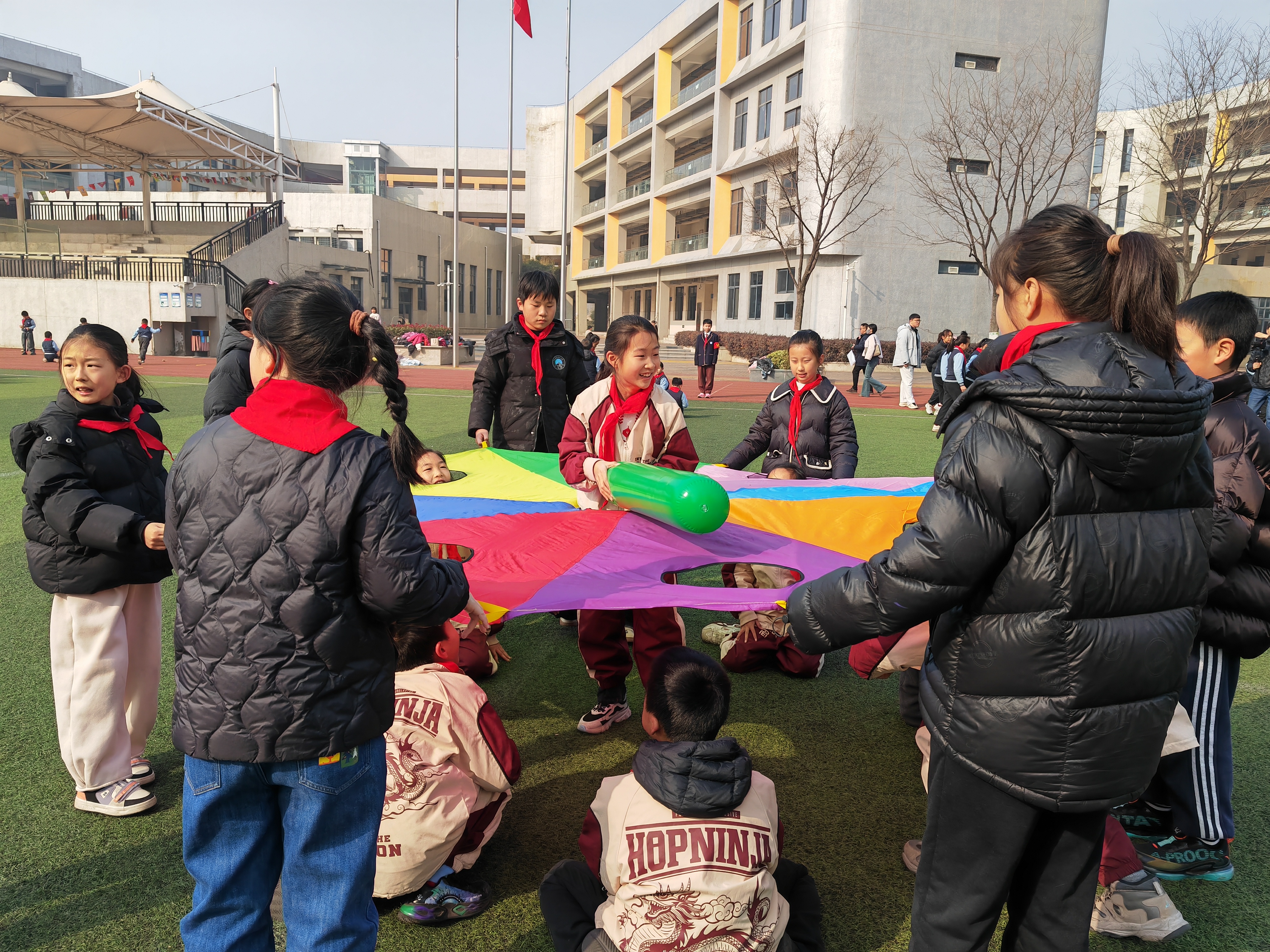 老师变身游戏设计师 新葡萄娱乐平台体育运动耍出新花样