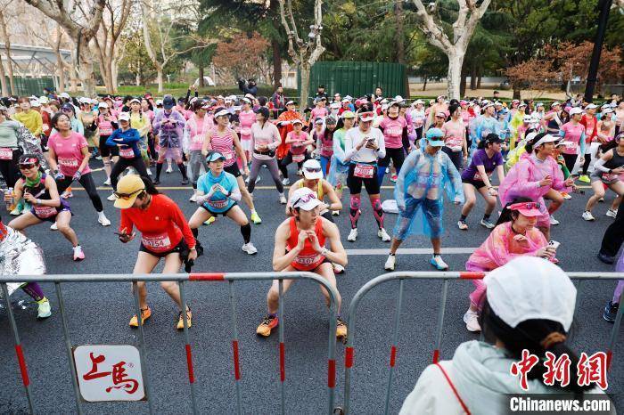 2025上海女子半程马拉松赛开跑新葡萄娱乐官网(图5)