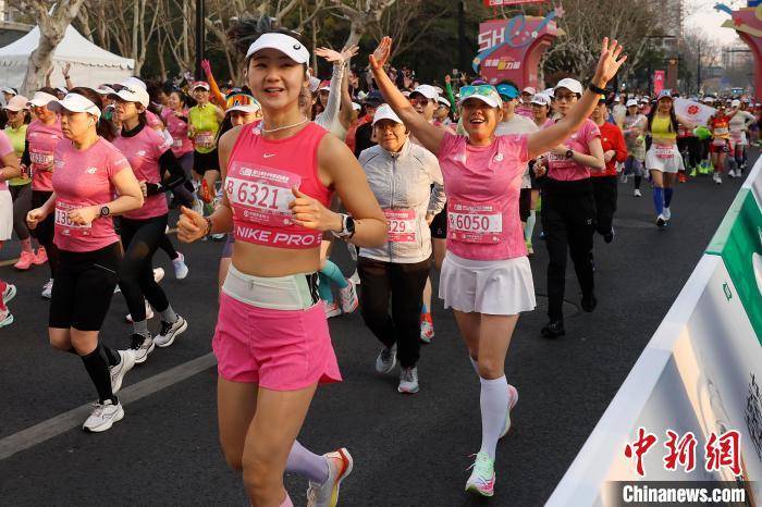 2025上海女子半程马拉松赛开跑新葡萄娱乐官网(图8)