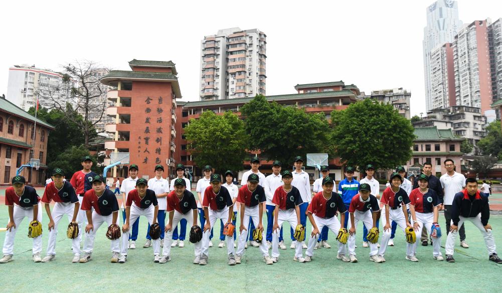 新葡萄娱乐登录“每天一节体育课”太多了吗？为何设立刚性规定？