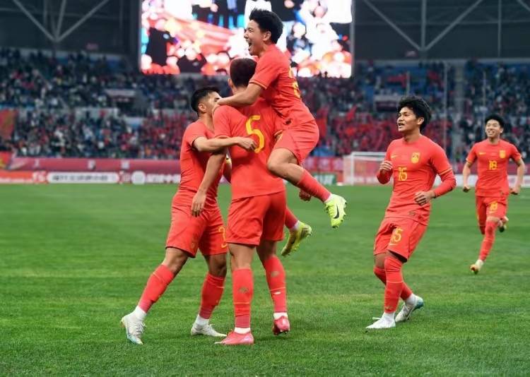 新葡萄娱乐下载10中国队击败强敌87分钟绝杀全场压着打球迷欢呼庆祝