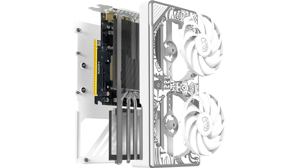 新葡萄娱乐平台打破常规 纯白涂鸦新时尚电竞叛客RTX 5070 X2W评测(图9)