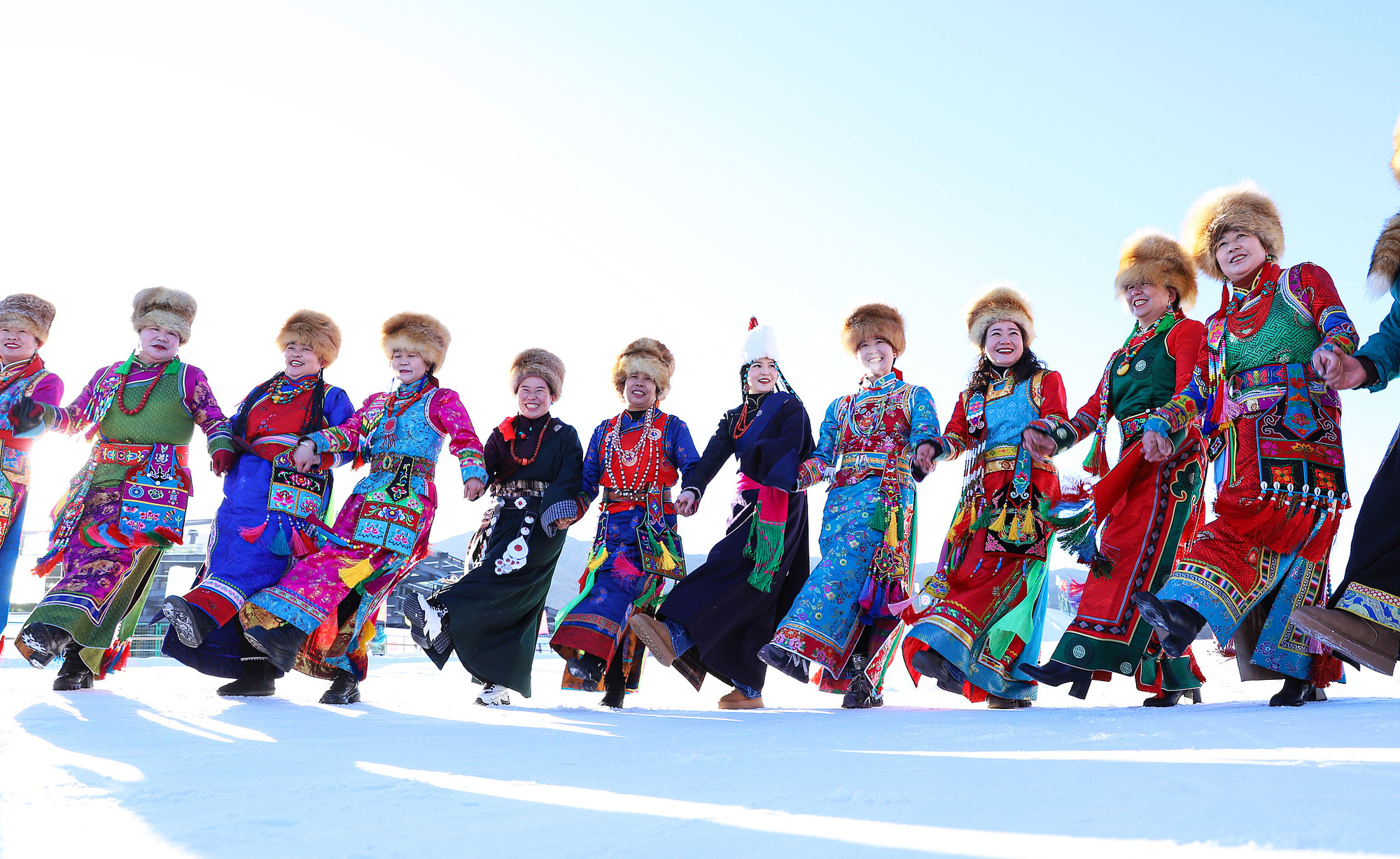 “发展冰雪产业丰富群众冰雪赛事新葡萄娱乐平台活动”(图2)
