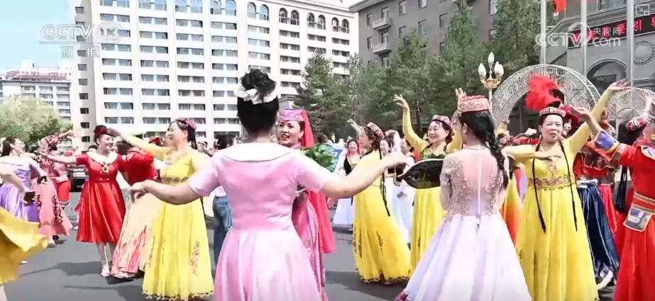 “惠”玩“乐”享消费新场景 “演艺文旅赛事+消费”释放假日新葡萄娱乐平台经济活力(图4)